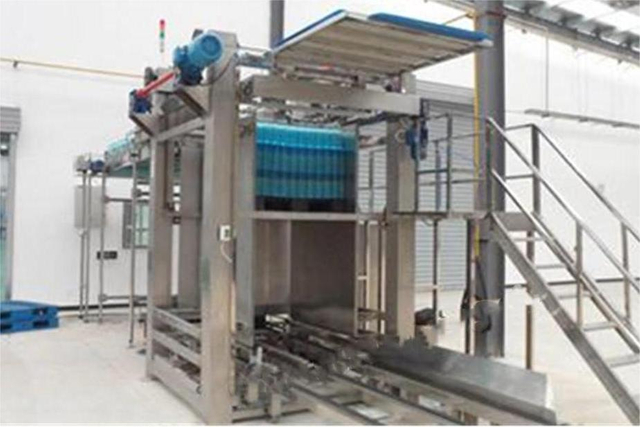 Machine d'embouteillage de bi&egrave;re-D&eacute;palettiseur de canettes