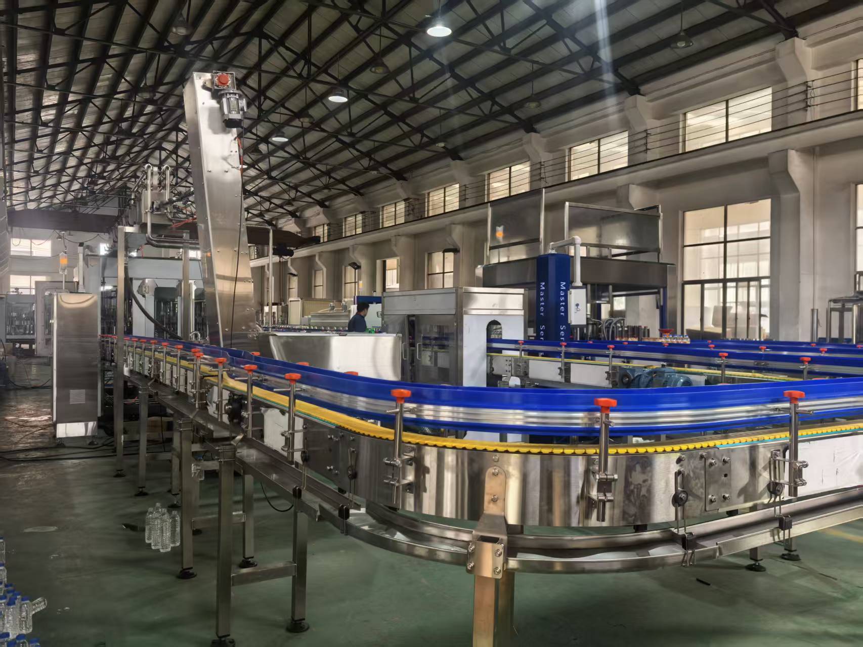 Mba'&eacute;ichapa &Ntilde;amo&ntilde;epyrũva'er&atilde; Y Embotelladora